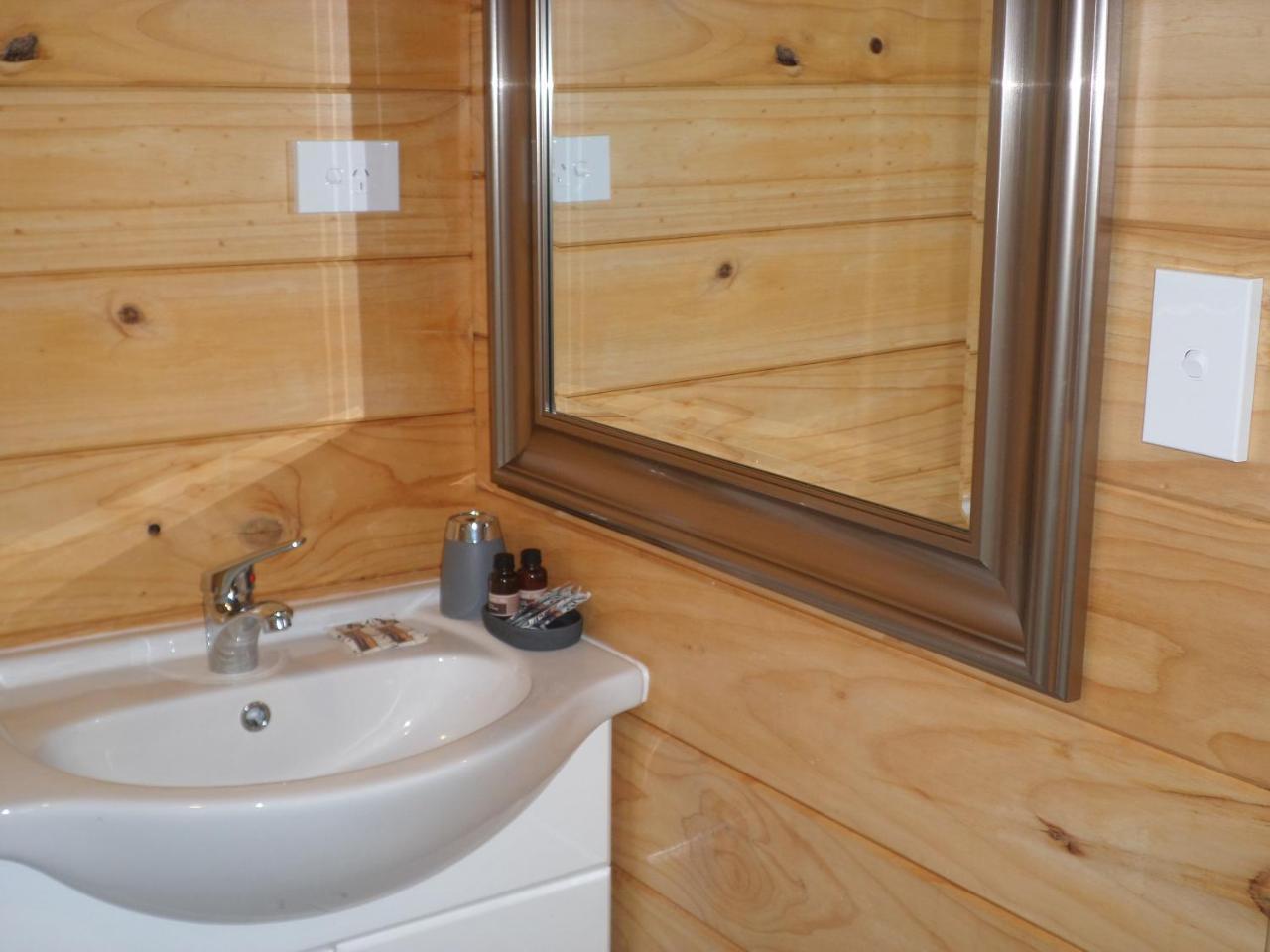 Central Chalets Ltd Alexandra Esterno foto